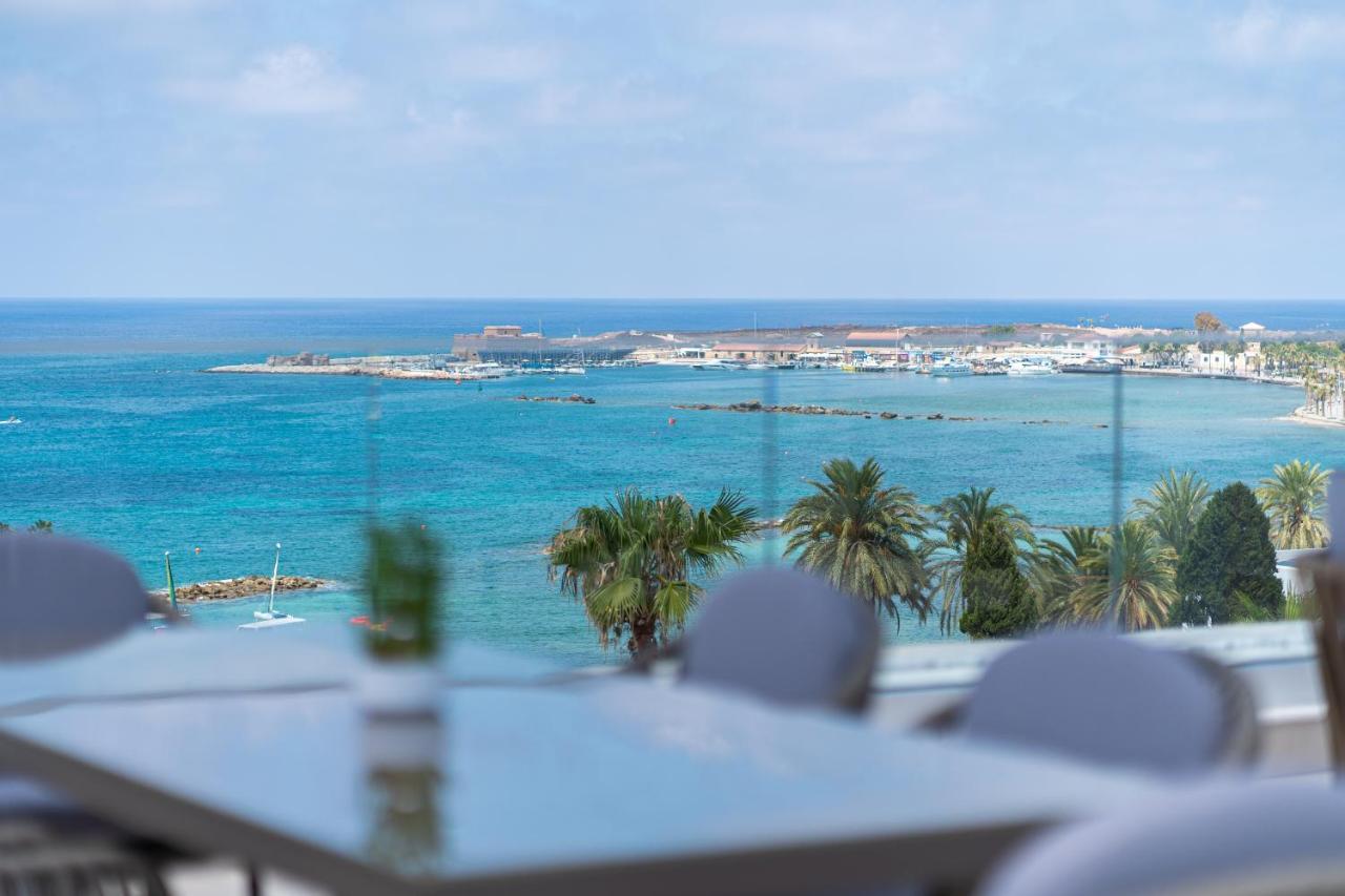 Waterside Sea View Apartments Paphos Bagian luar foto