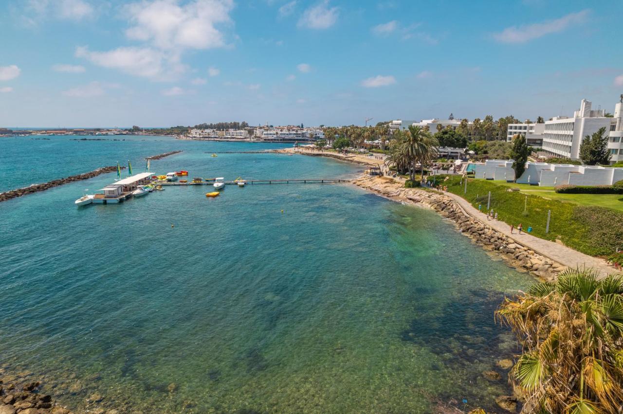 Waterside Sea View Apartments Paphos Bagian luar foto