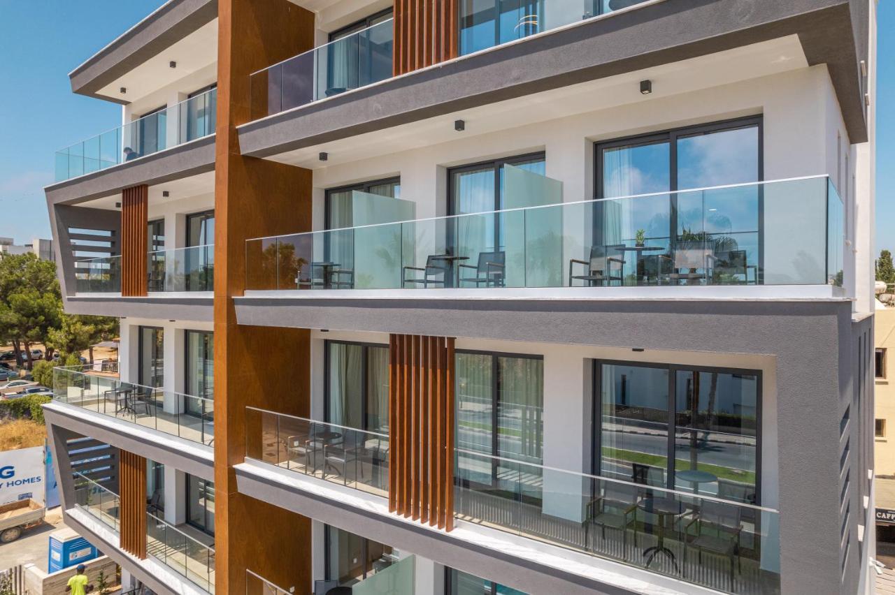Waterside Sea View Apartments Paphos Bagian luar foto