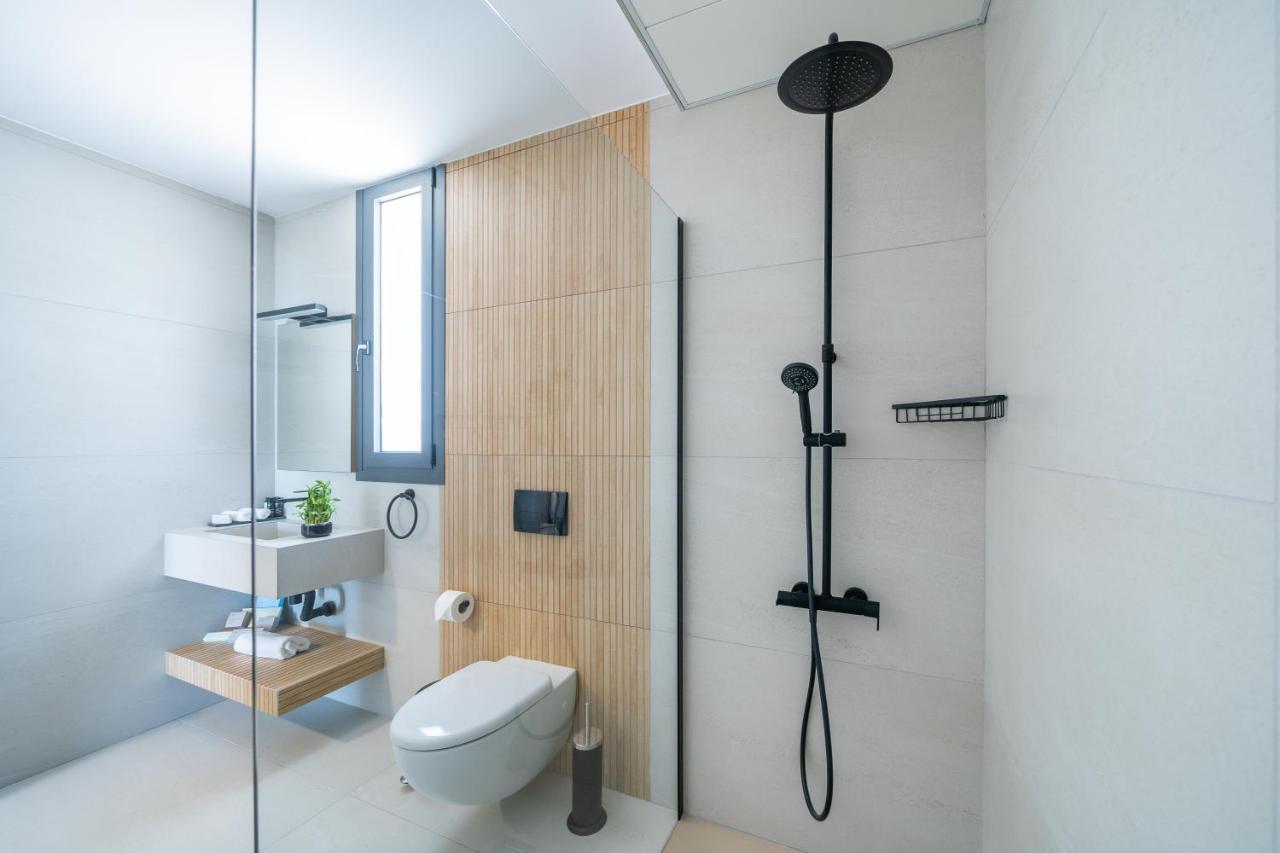 Waterside Sea View Apartments Paphos Bagian luar foto