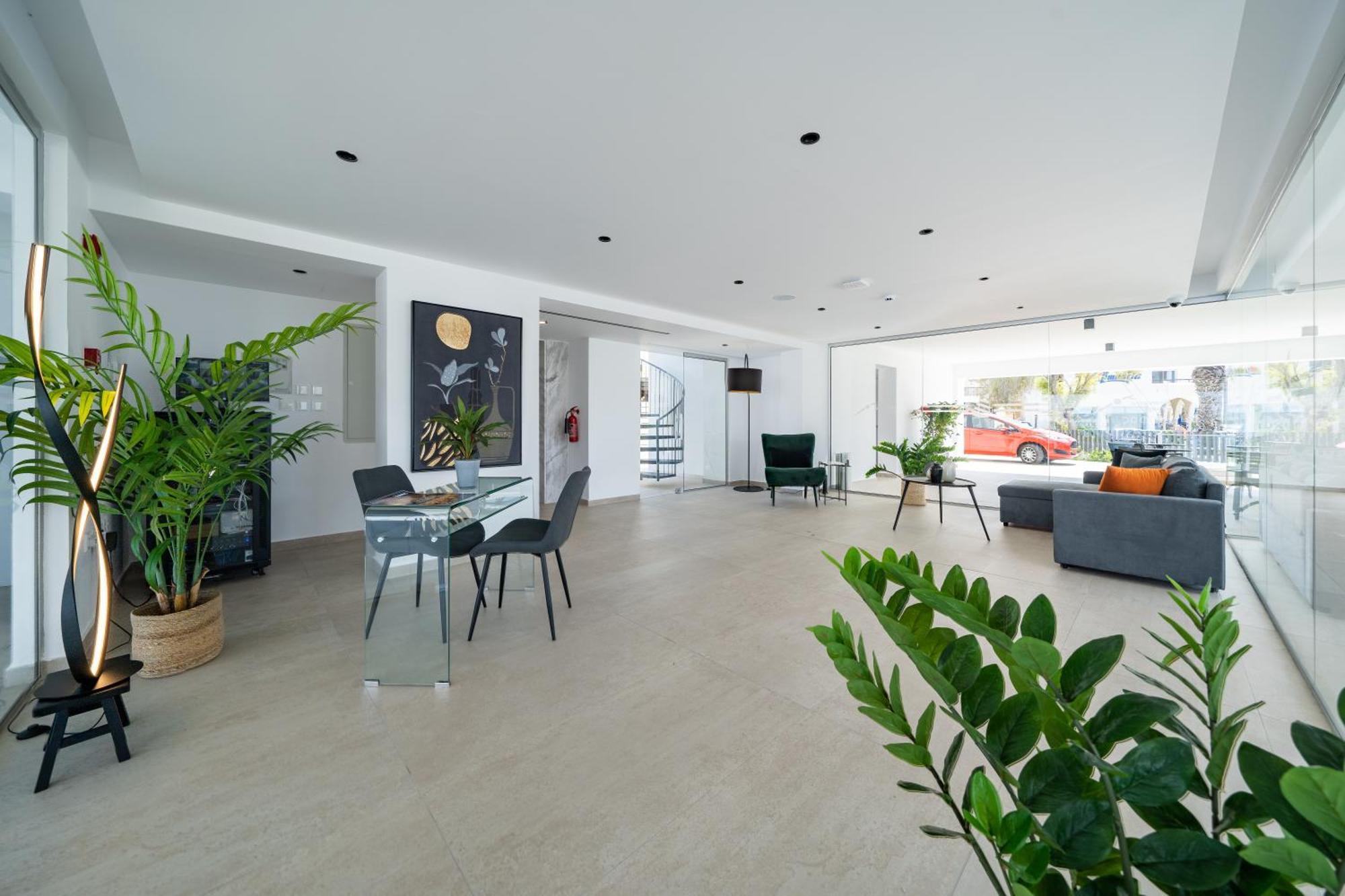 Waterside Sea View Apartments Paphos Bagian luar foto