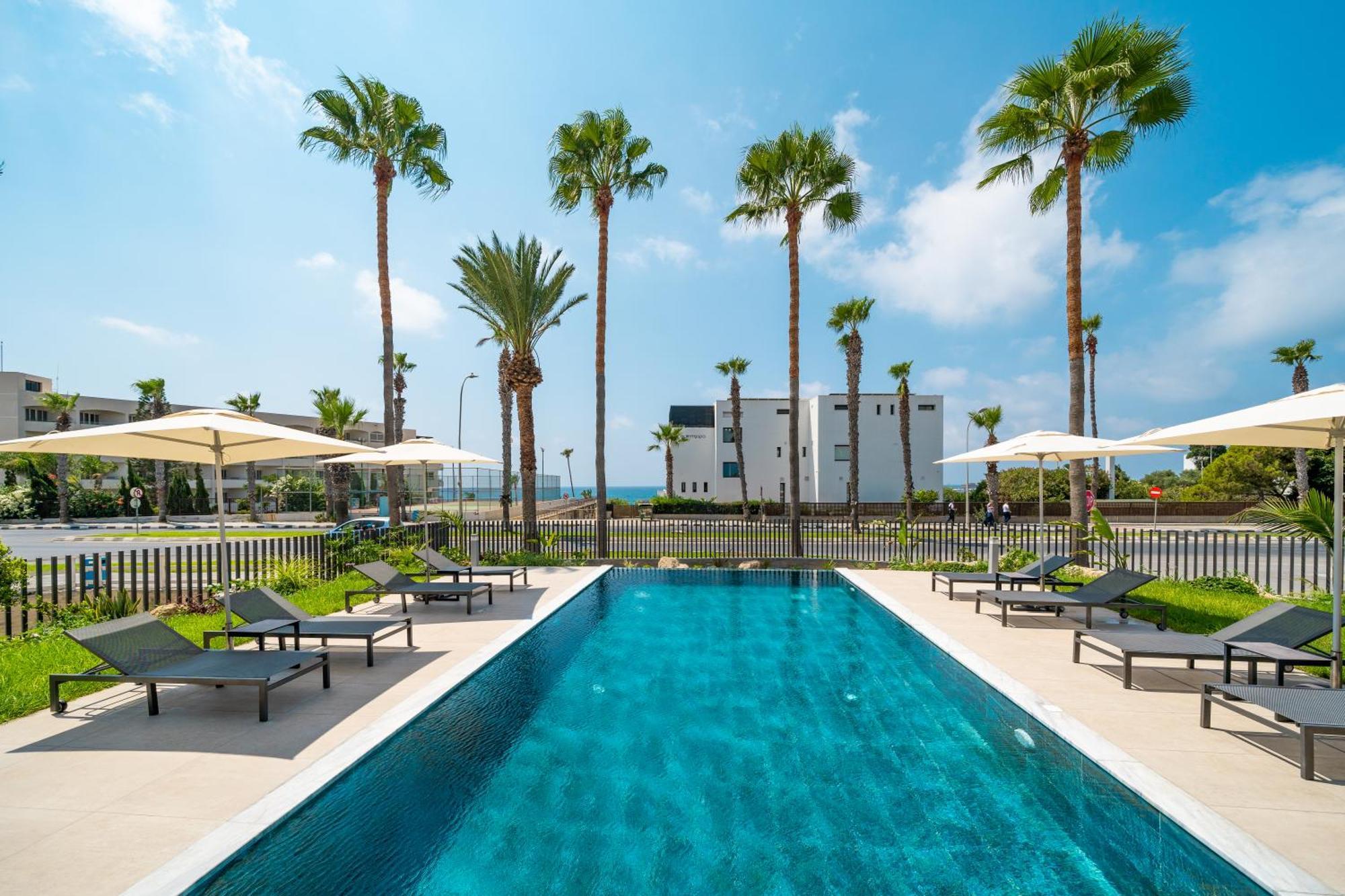 Waterside Sea View Apartments Paphos Bagian luar foto