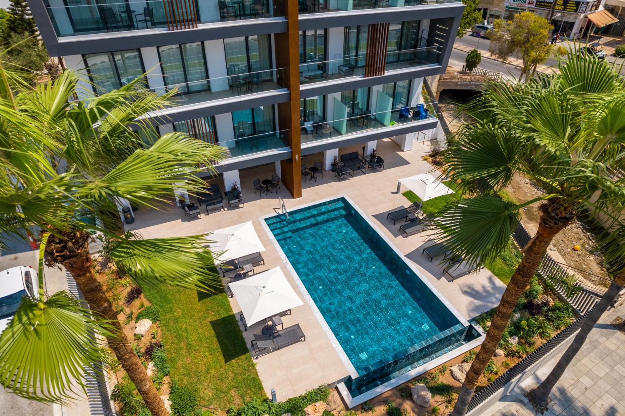 Waterside Sea View Apartments Paphos Bagian luar foto