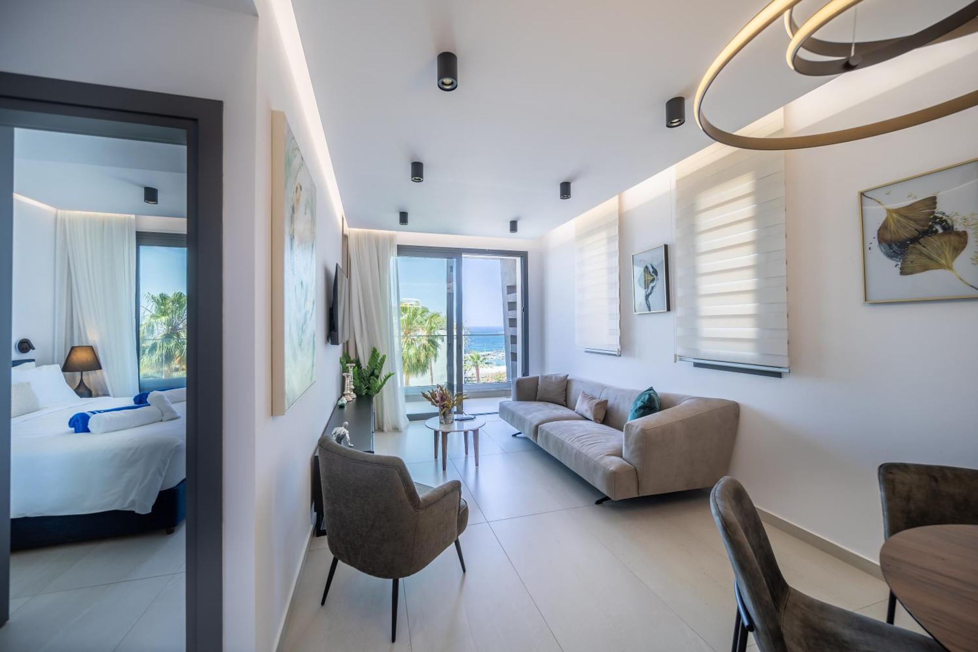 Waterside Sea View Apartments Paphos Bagian luar foto