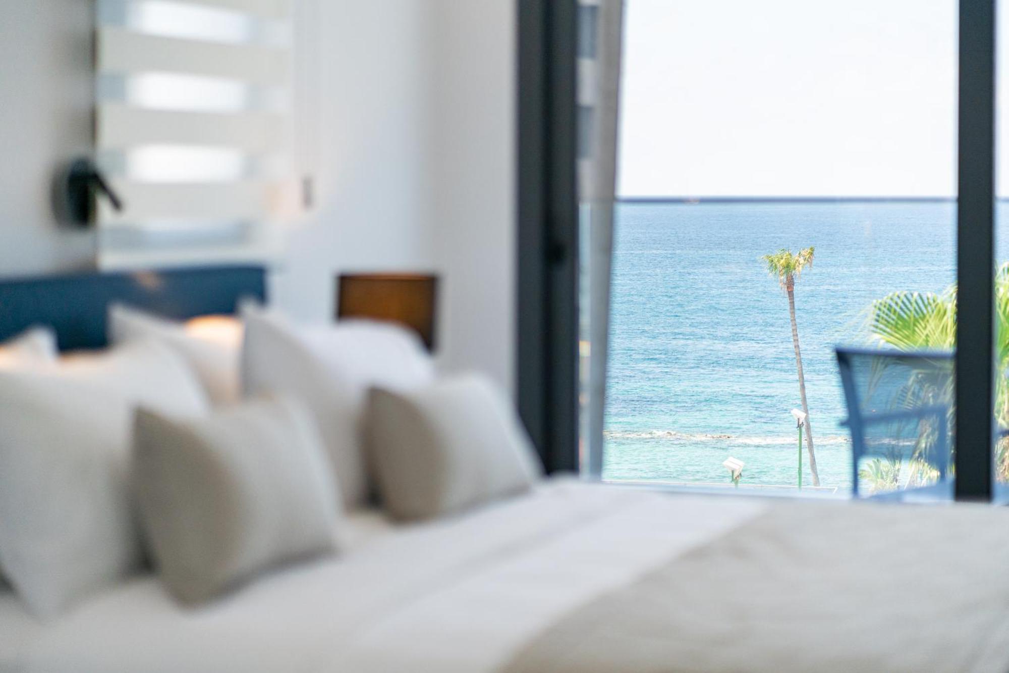 Waterside Sea View Apartments Paphos Bagian luar foto