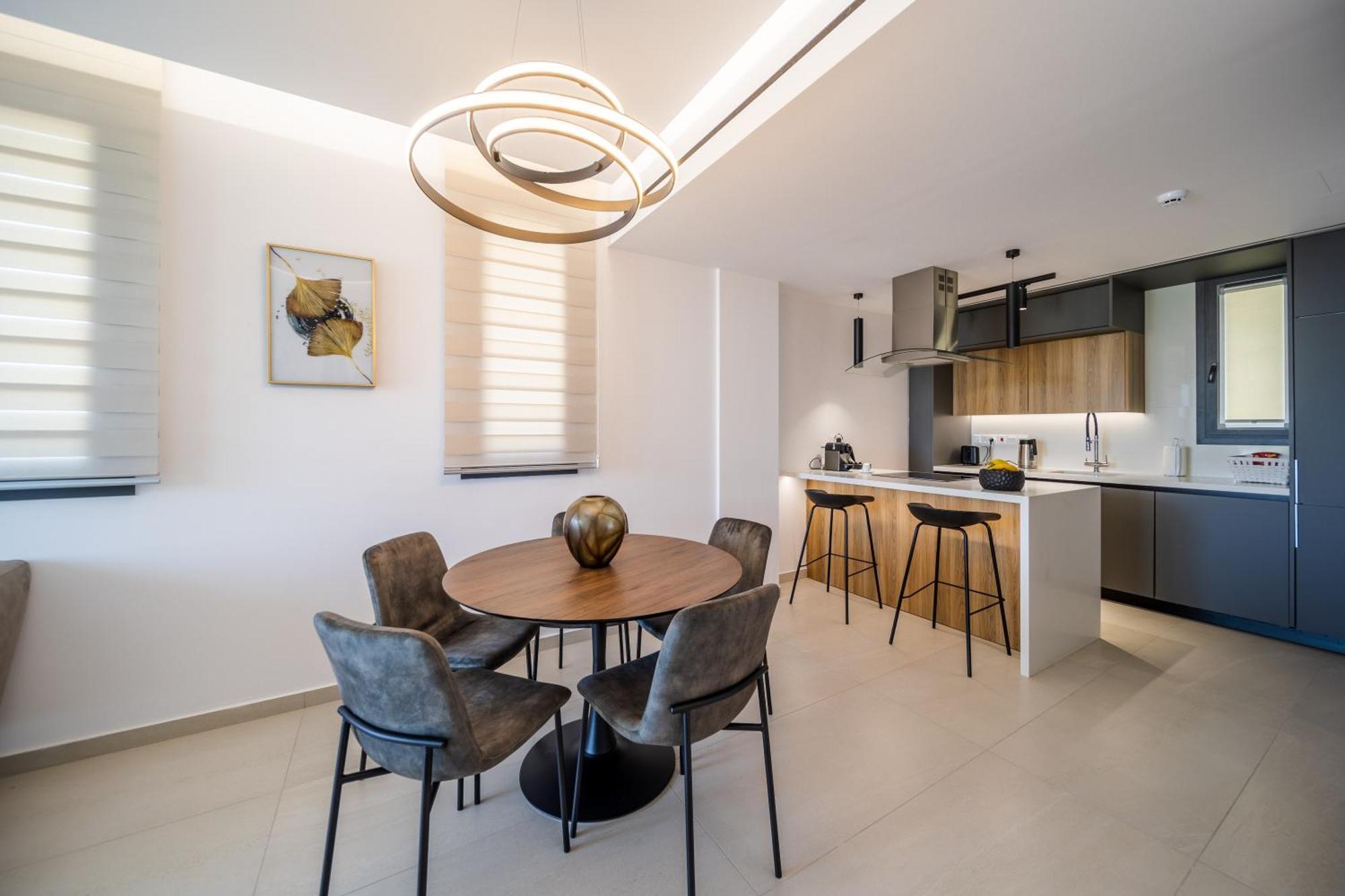 Waterside Sea View Apartments Paphos Bagian luar foto