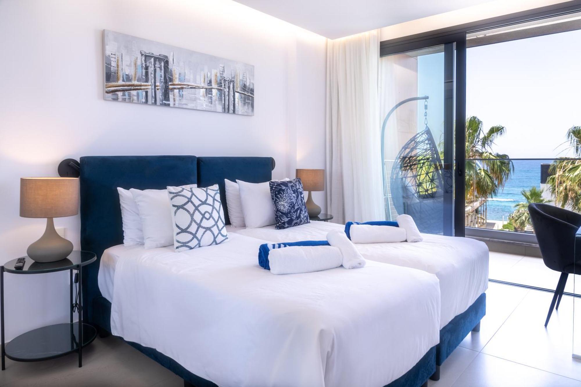 Waterside Sea View Apartments Paphos Bagian luar foto
