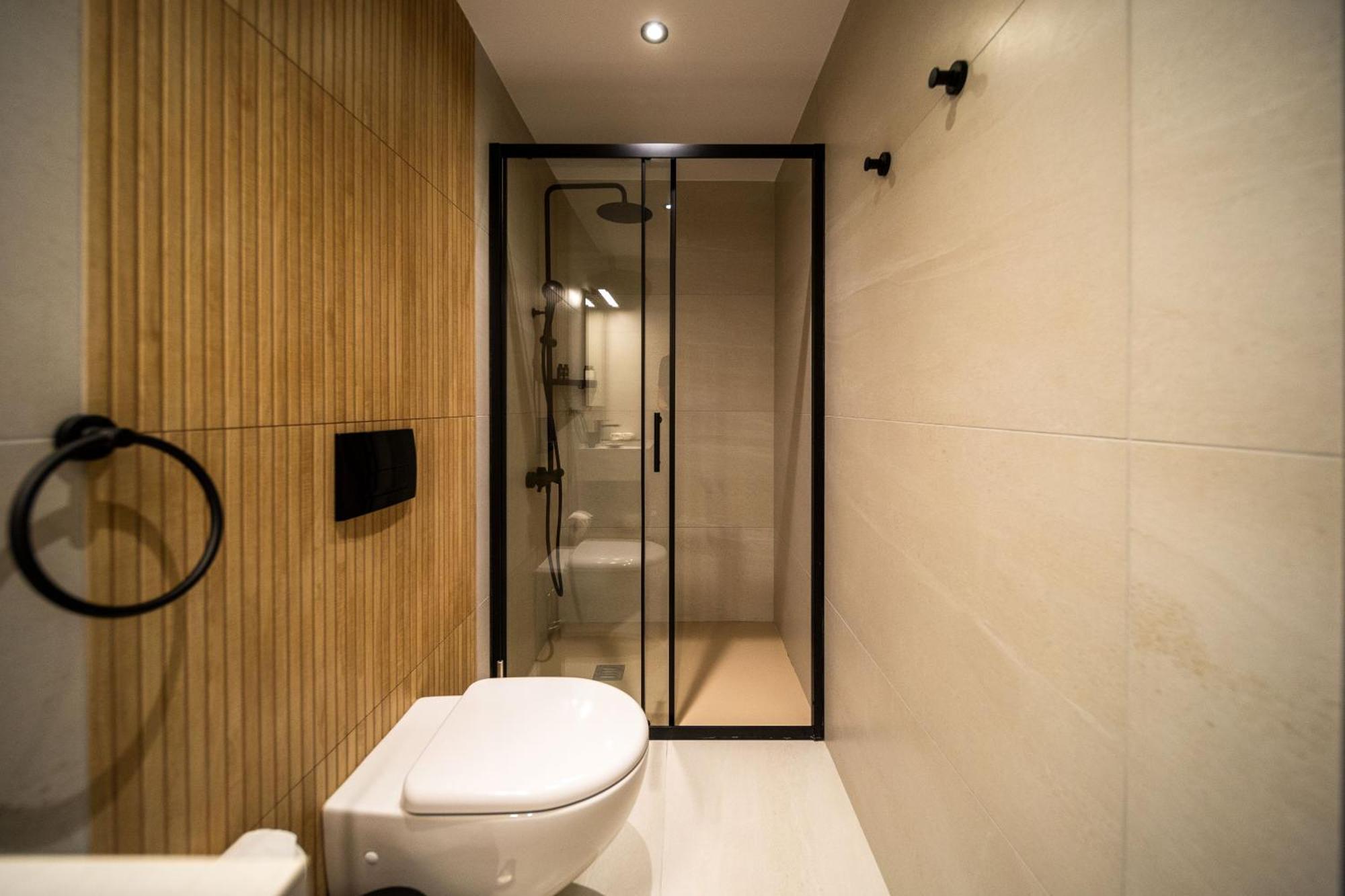 Waterside Sea View Apartments Paphos Bagian luar foto