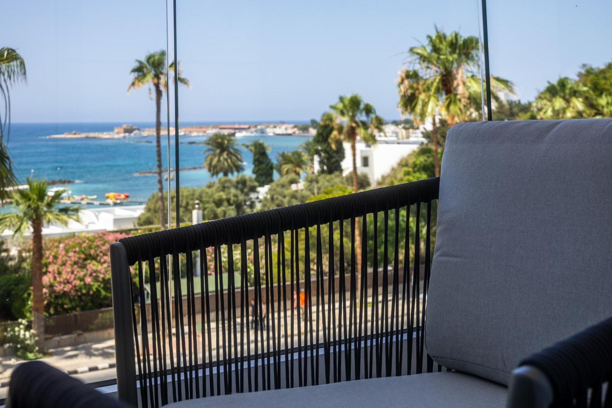 Waterside Sea View Apartments Paphos Bagian luar foto
