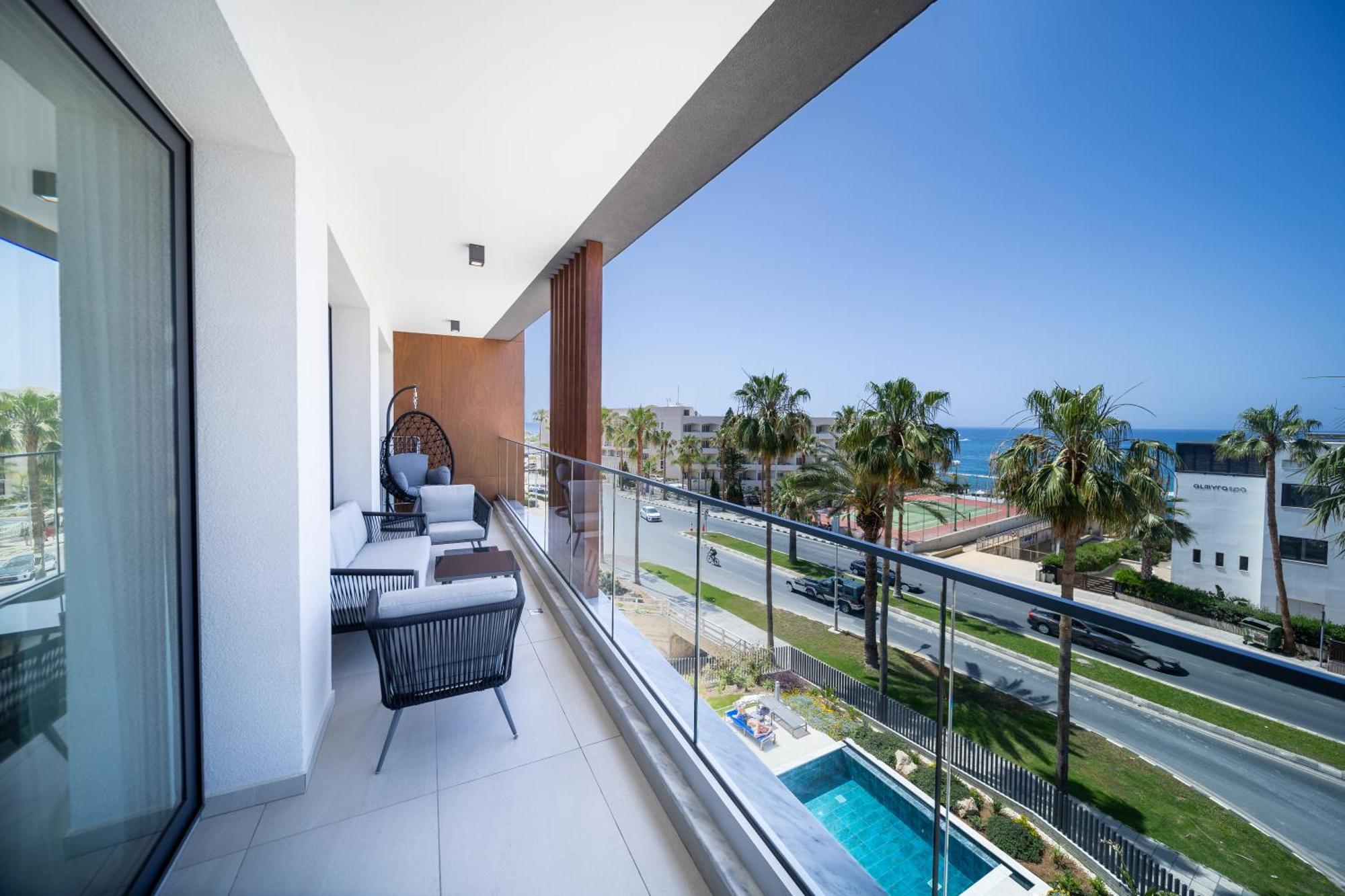 Waterside Sea View Apartments Paphos Bagian luar foto