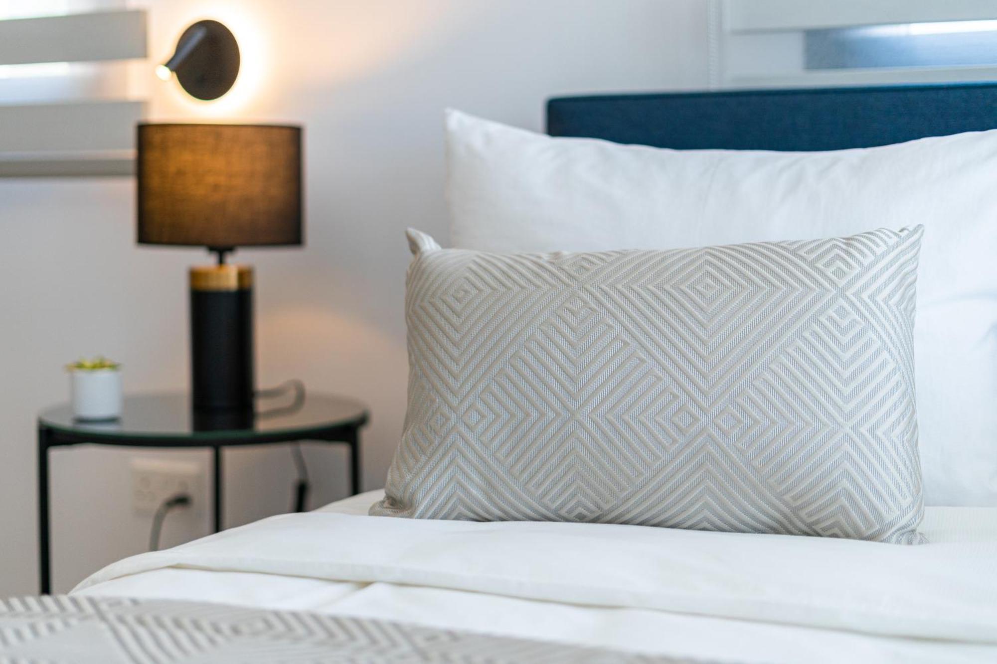 Waterside Sea View Apartments Paphos Bagian luar foto